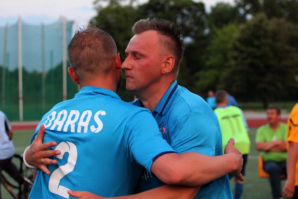 Liga Biznesu: FOCIS Kominki i Oldboje zagrają w finale!