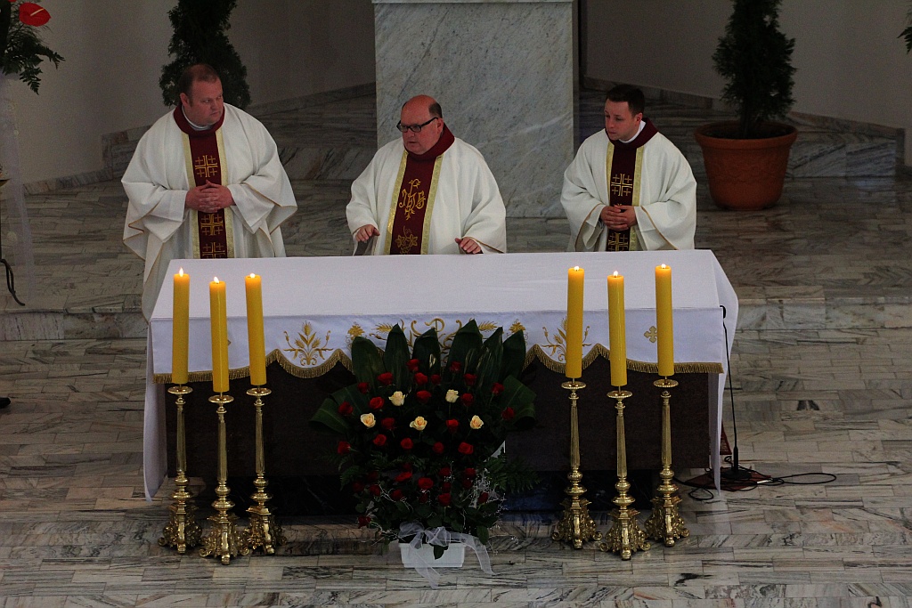 Tysiące legniczan przeszło w procesjach
