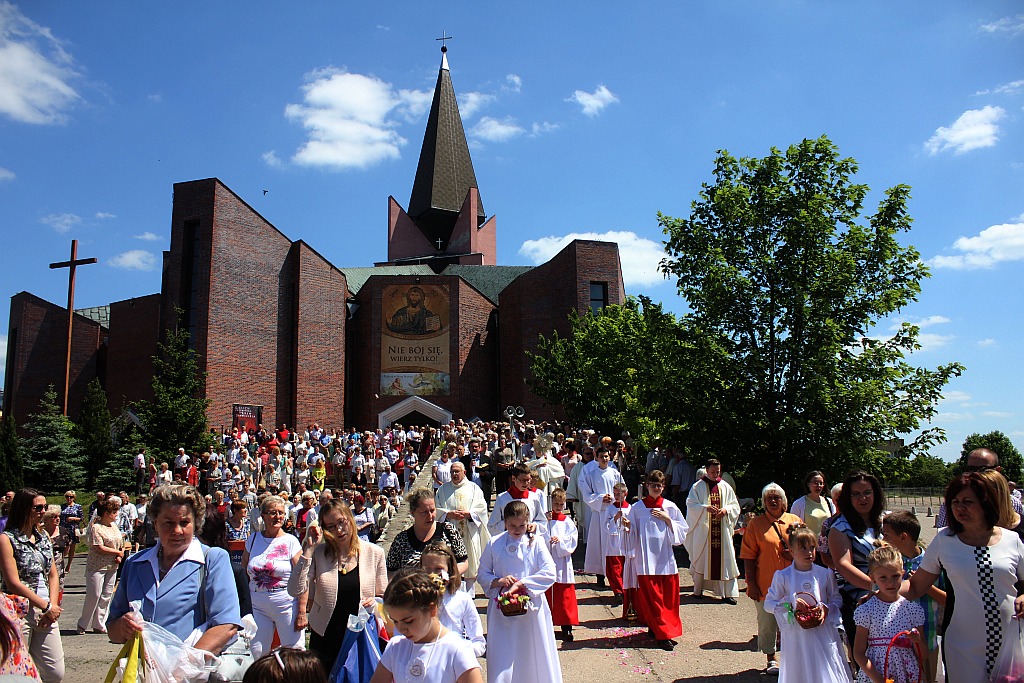 Tysiące legniczan przeszło w procesjach
