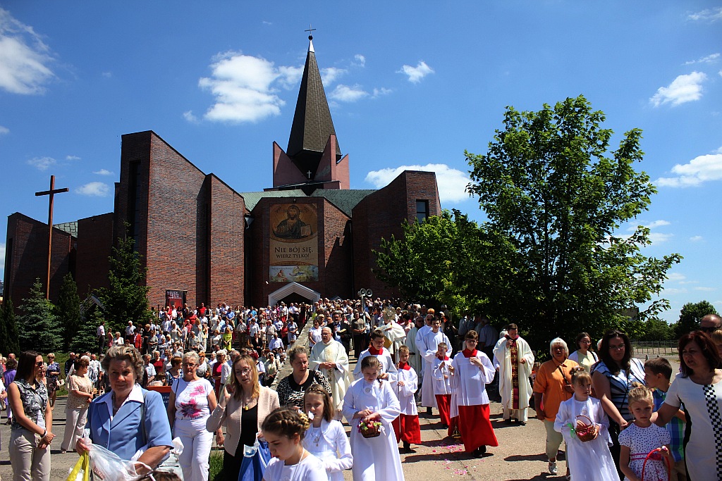 Tysiące legniczan przeszło w procesjach
