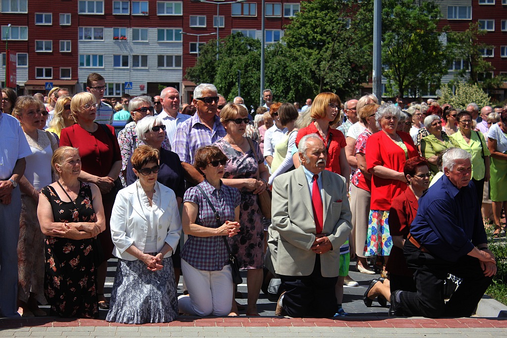Tysiące legniczan przeszło w procesjach

