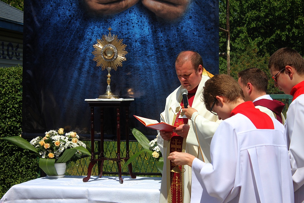 Tysiące legniczan przeszło w procesjach
