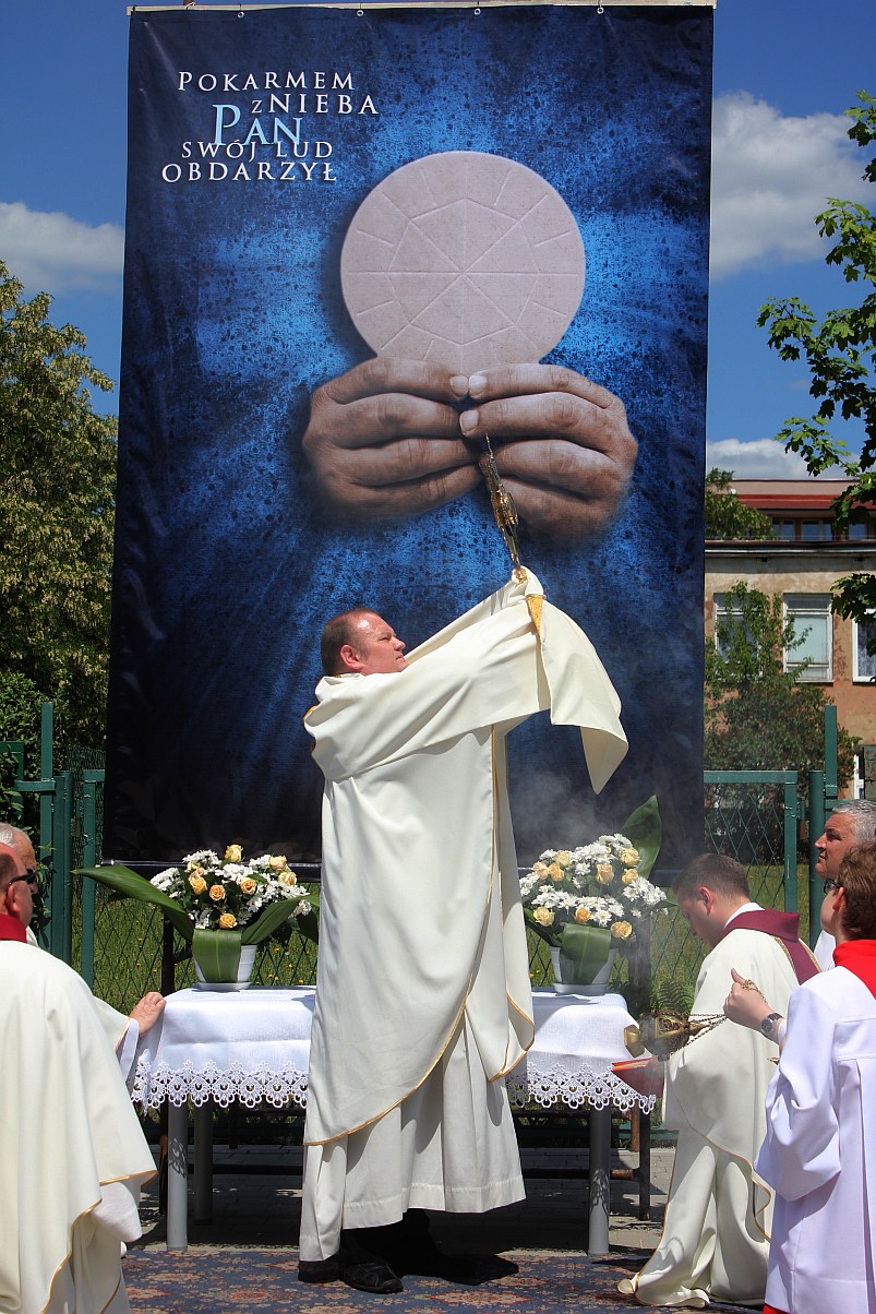 Tysiące legniczan przeszło w procesjach

