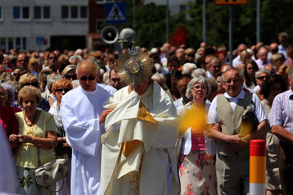Tysiące legniczan przeszło w procesjach
