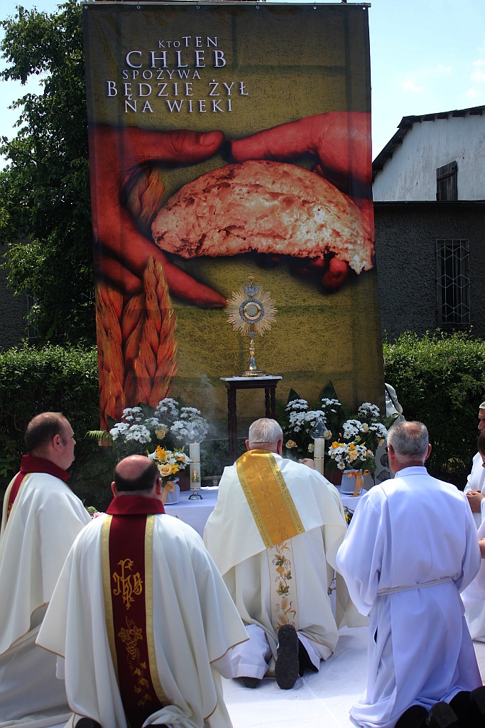 Tysiące legniczan przeszło w procesjach
