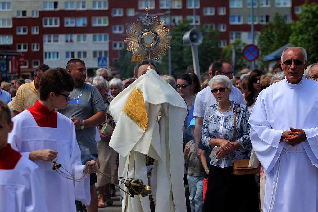 Tysiące legniczan przeszło w procesjach
