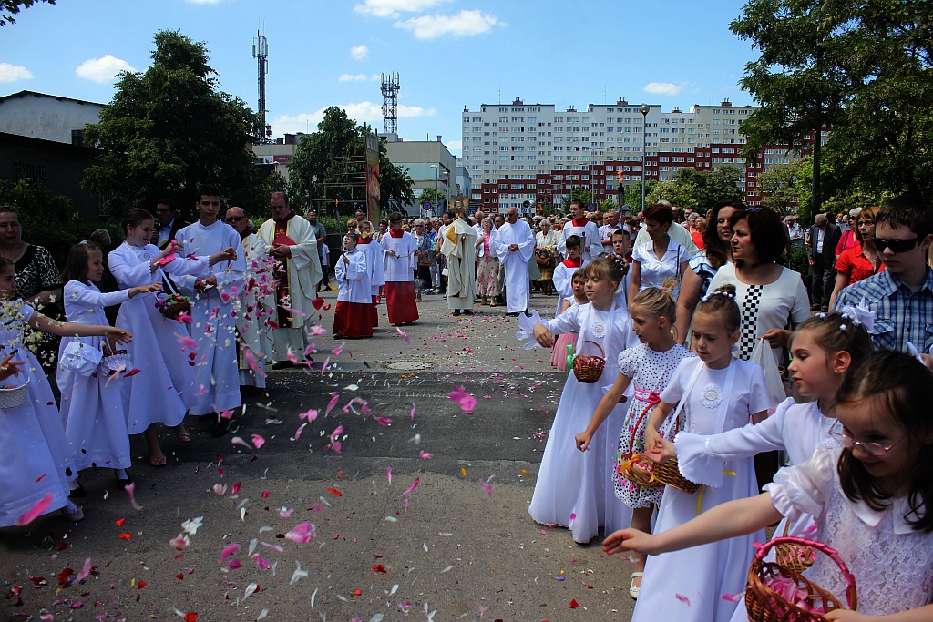 Tysiące legniczan przeszło w procesjach
