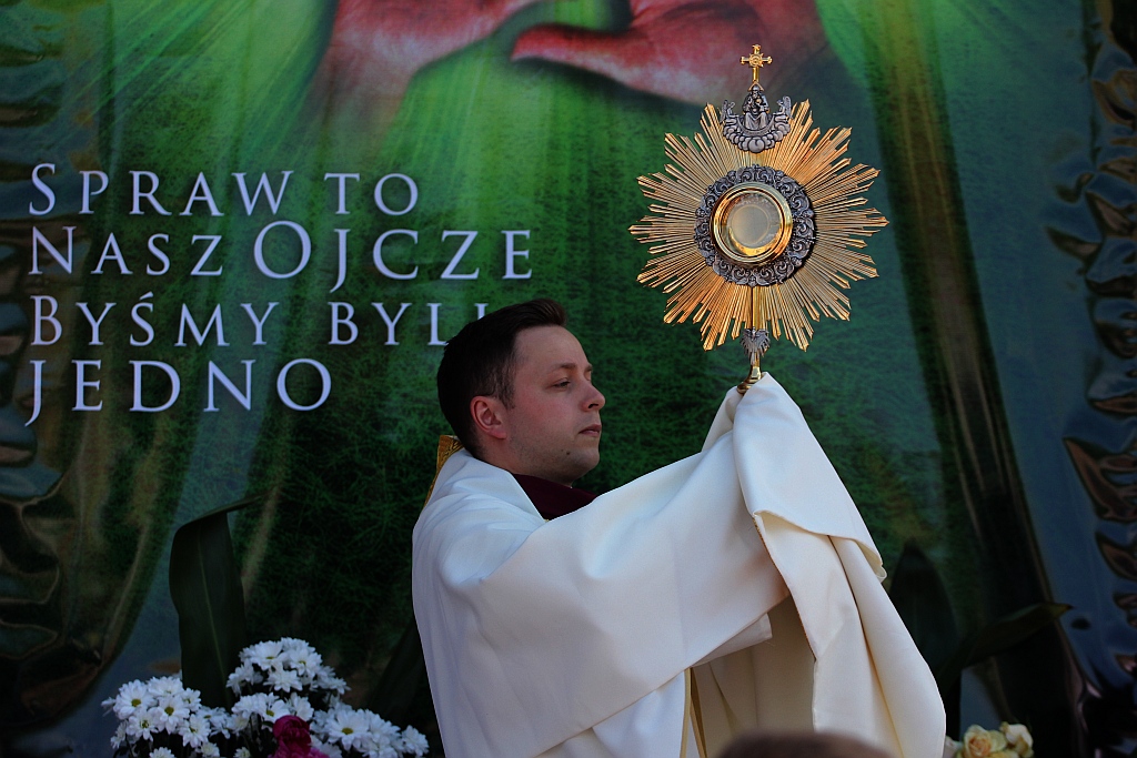 Tysiące legniczan przeszło w procesjach
