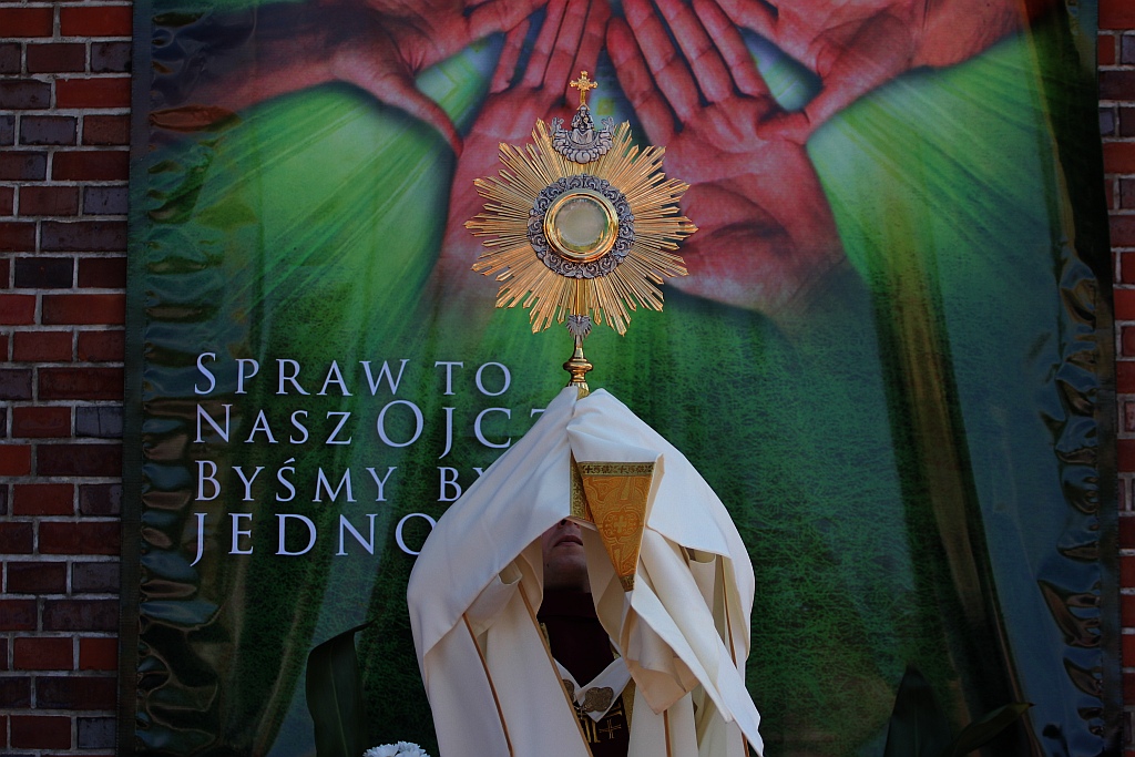 Tysiące legniczan przeszło w procesjach
