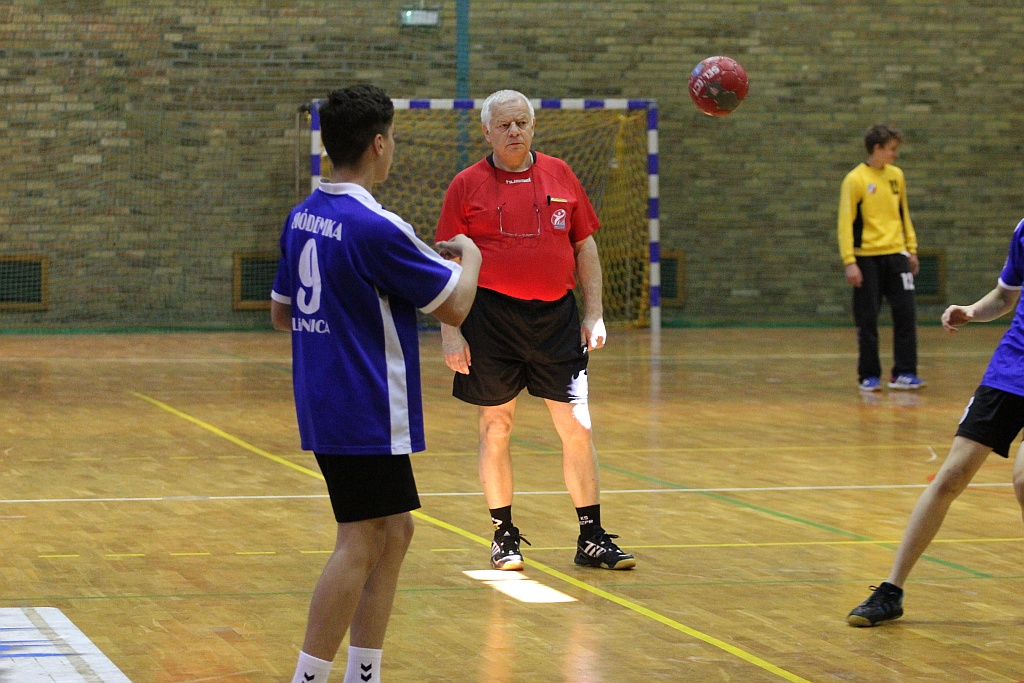 Szczypiorniści walczą w Lion Cup 2015 cz1