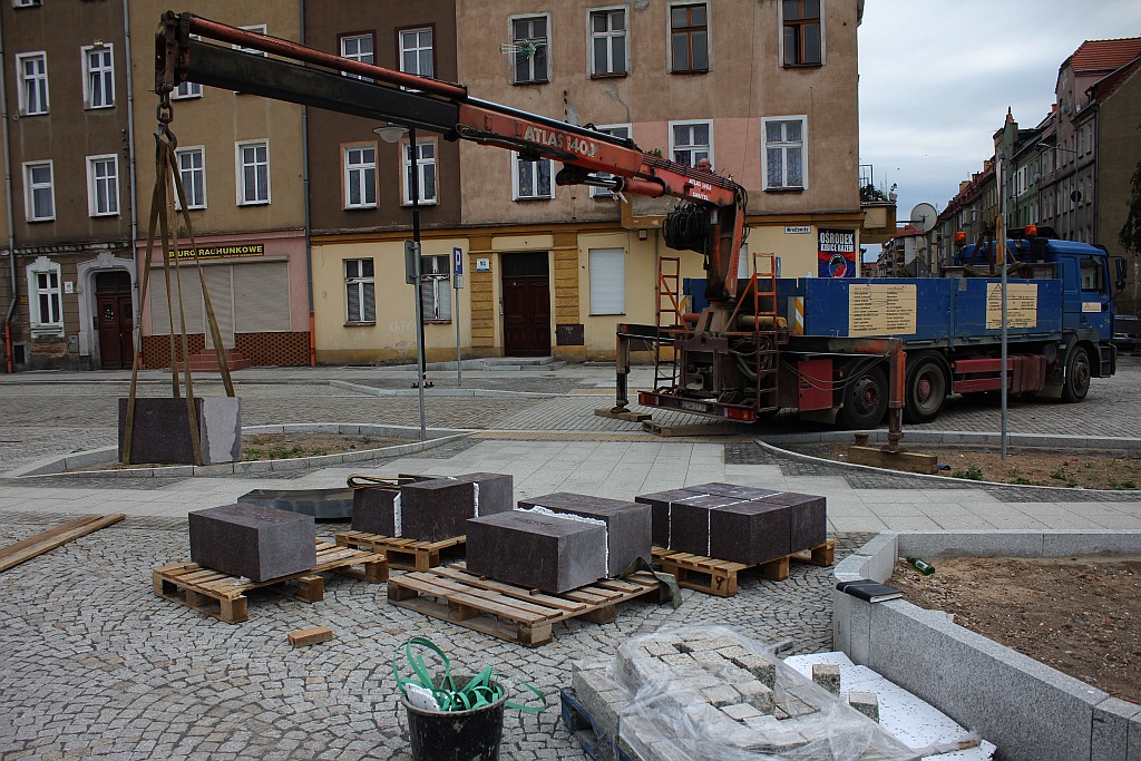 Rozpoczął się montaż Pomnika Zesłańcom Sybiru
