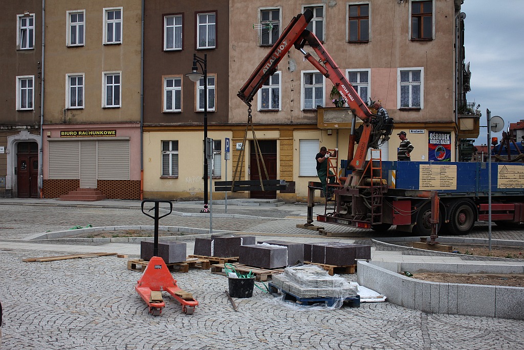 Rozpoczął się montaż Pomnika Zesłańcom Sybiru