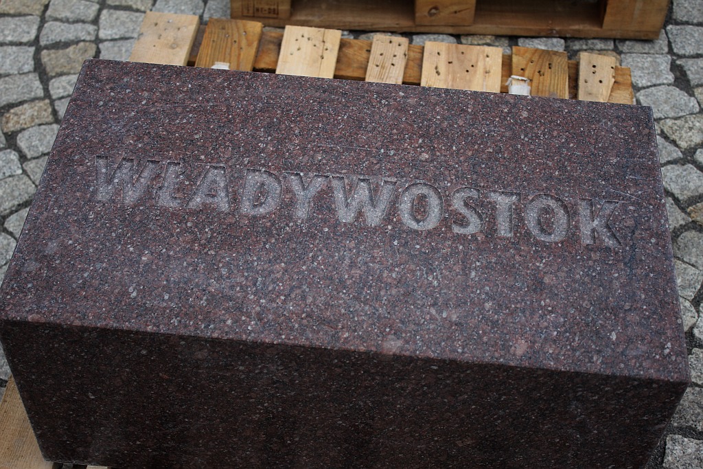 Rozpoczął się montaż Pomnika Zesłańcom Sybiru