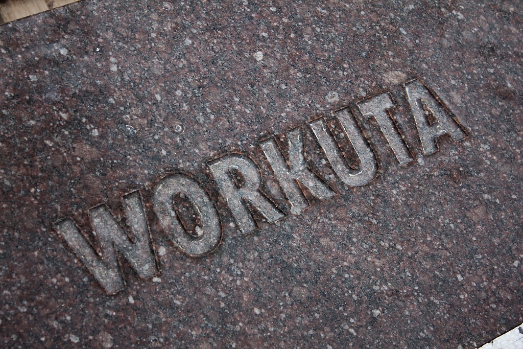 Rozpoczął się montaż Pomnika Zesłańcom Sybiru
