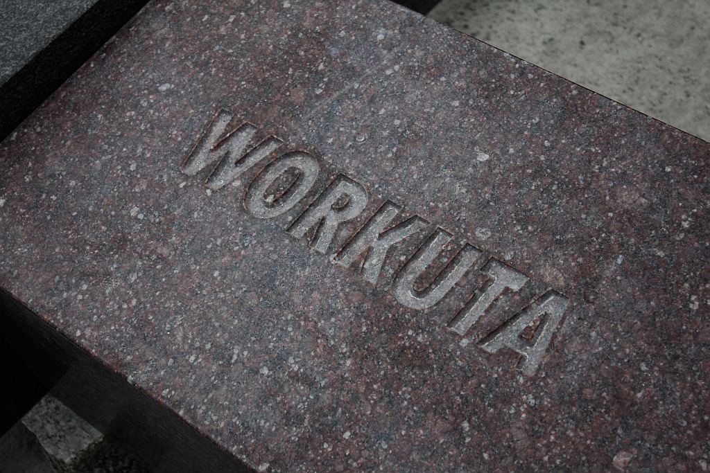 Rozpoczął się montaż Pomnika Zesłańcom Sybiru