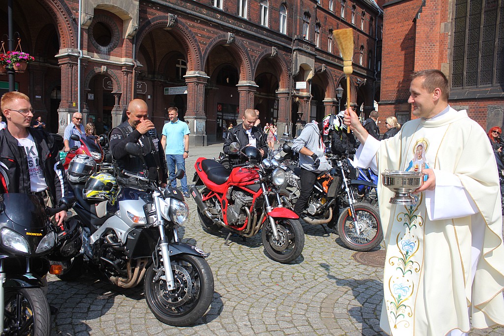 Dopalacze.pl rozpoczęli sezon mszą świętą
