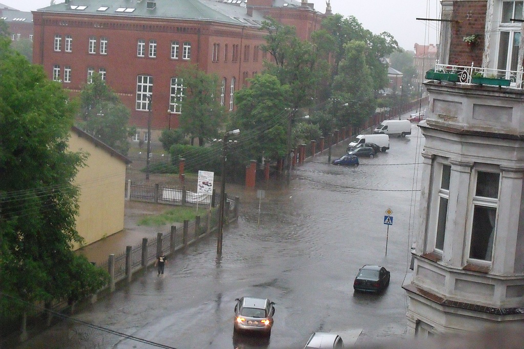 Legnica po przejściu ulewnej burzy