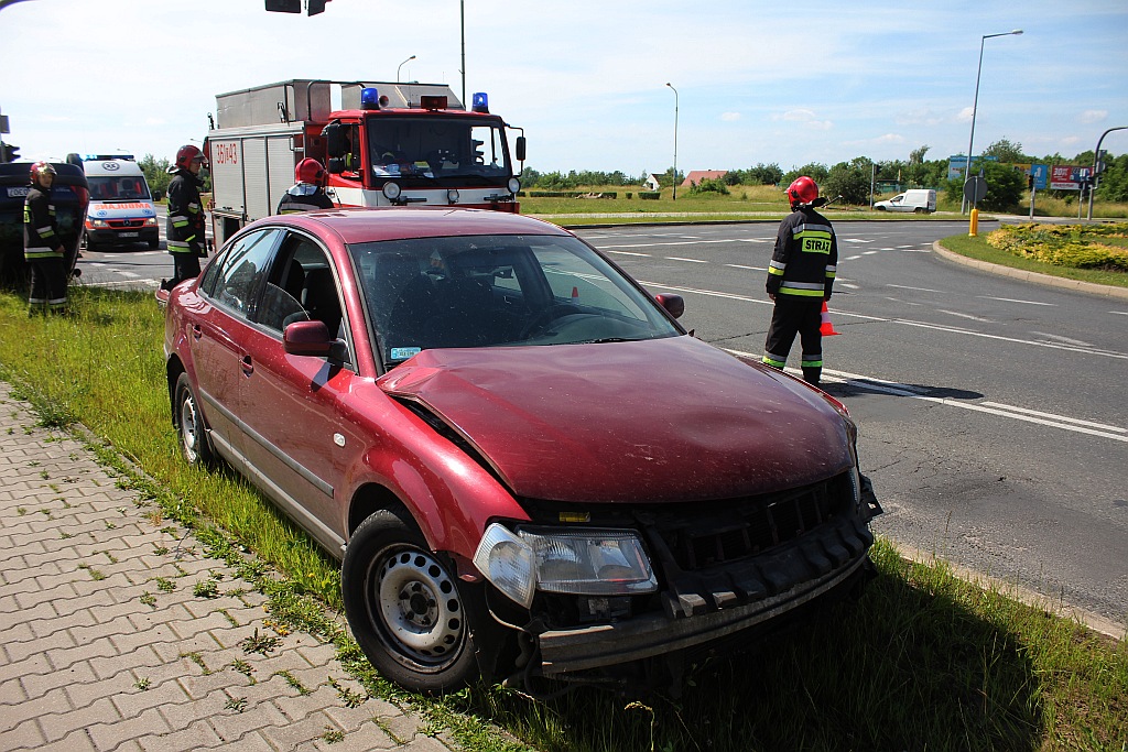 Wypadek na rondzie na Piekarach