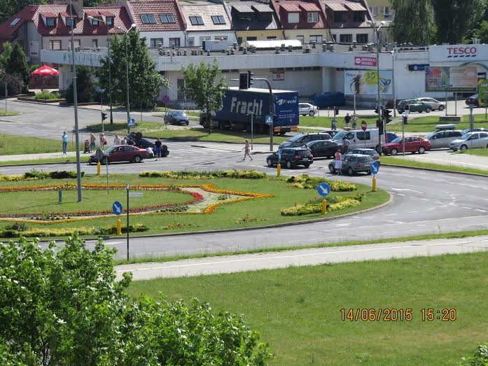 Wypadek na rondzie na Piekarach
