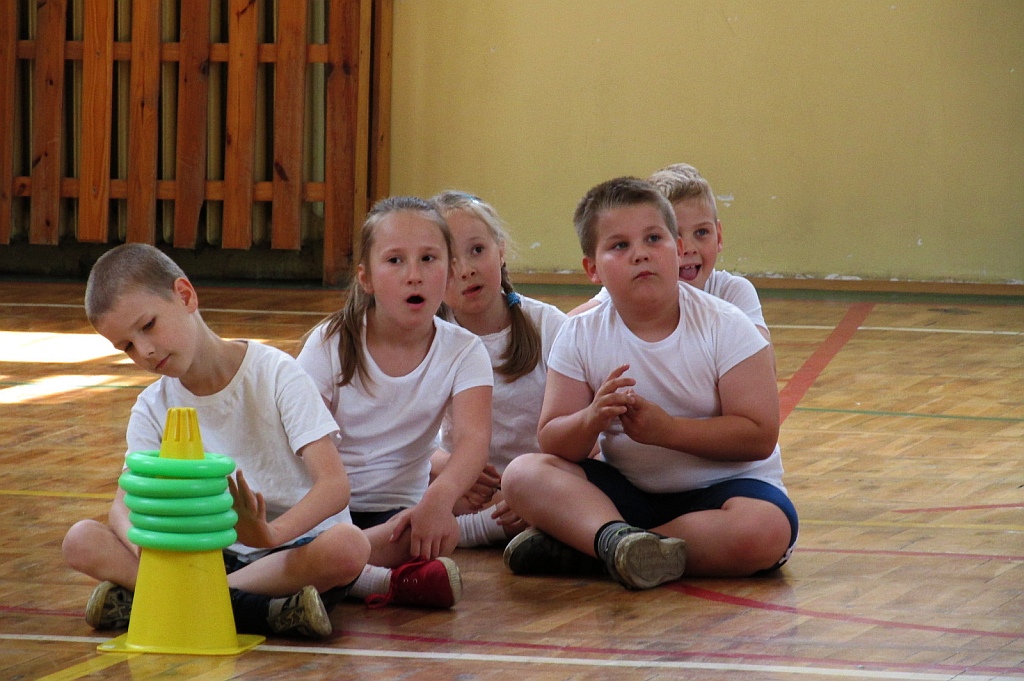 Kolorowe zajęcia sportowe w SP 6