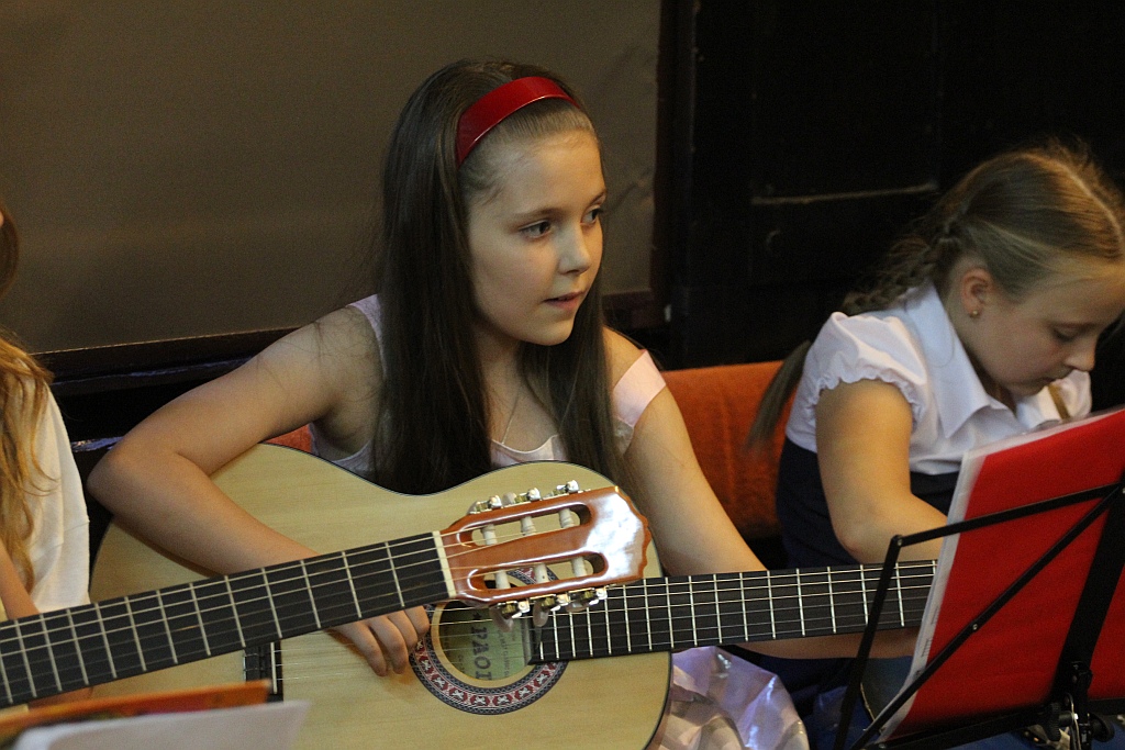 Gitarzyści i plastycy zakończyli zajęcia
