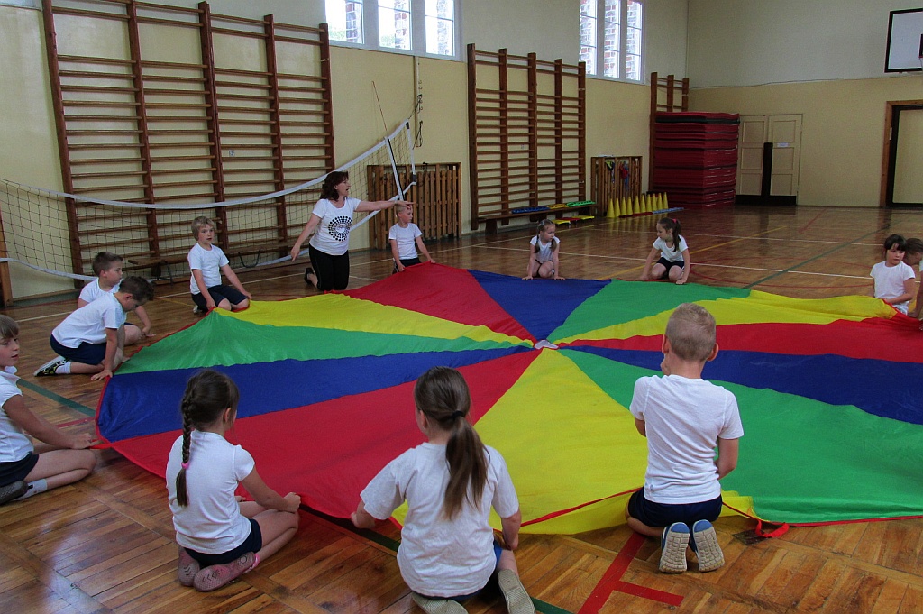Kolorowe zajęcia sportowe w SP 6