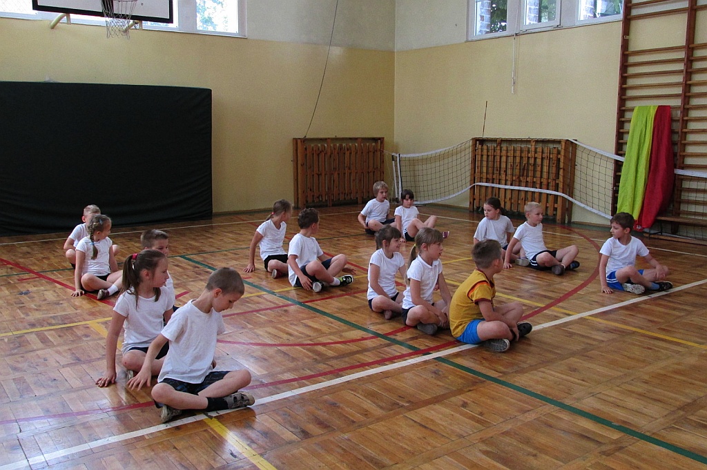 Kolorowe zajęcia sportowe w SP 6