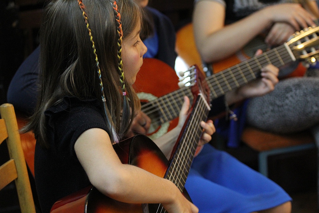 Gitarzyści i plastycy zakończyli zajęcia