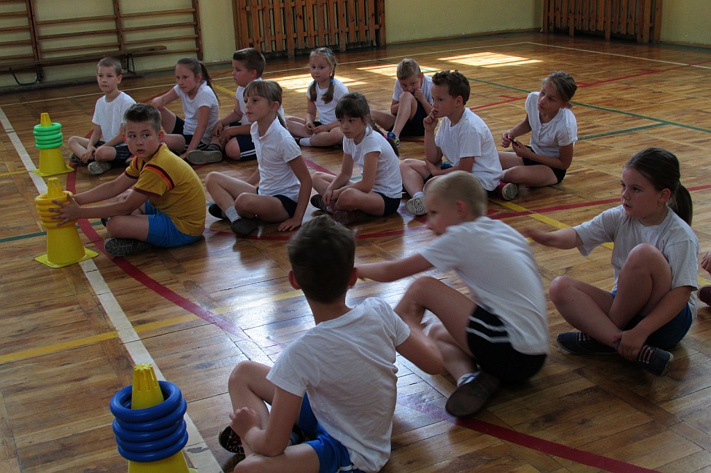 Kolorowe zajęcia sportowe w SP 6