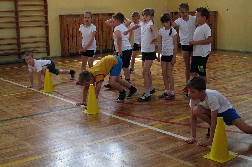 Kolorowe zajęcia sportowe w SP 6
