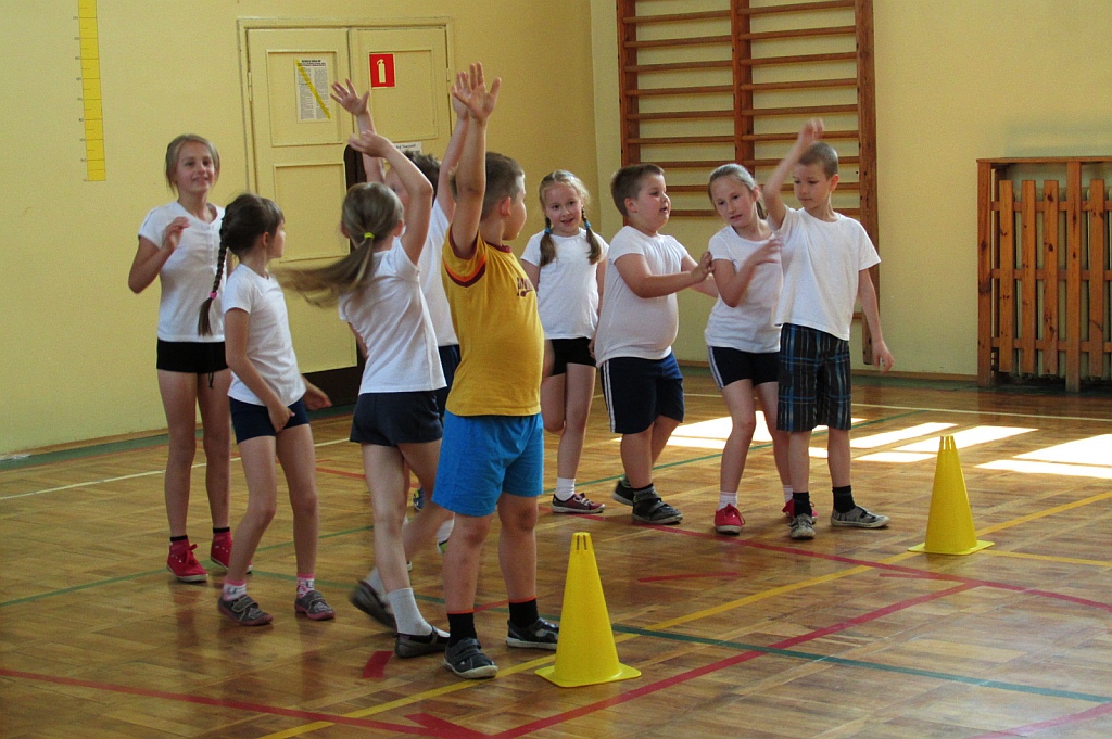 Kolorowe zajęcia sportowe w SP 6