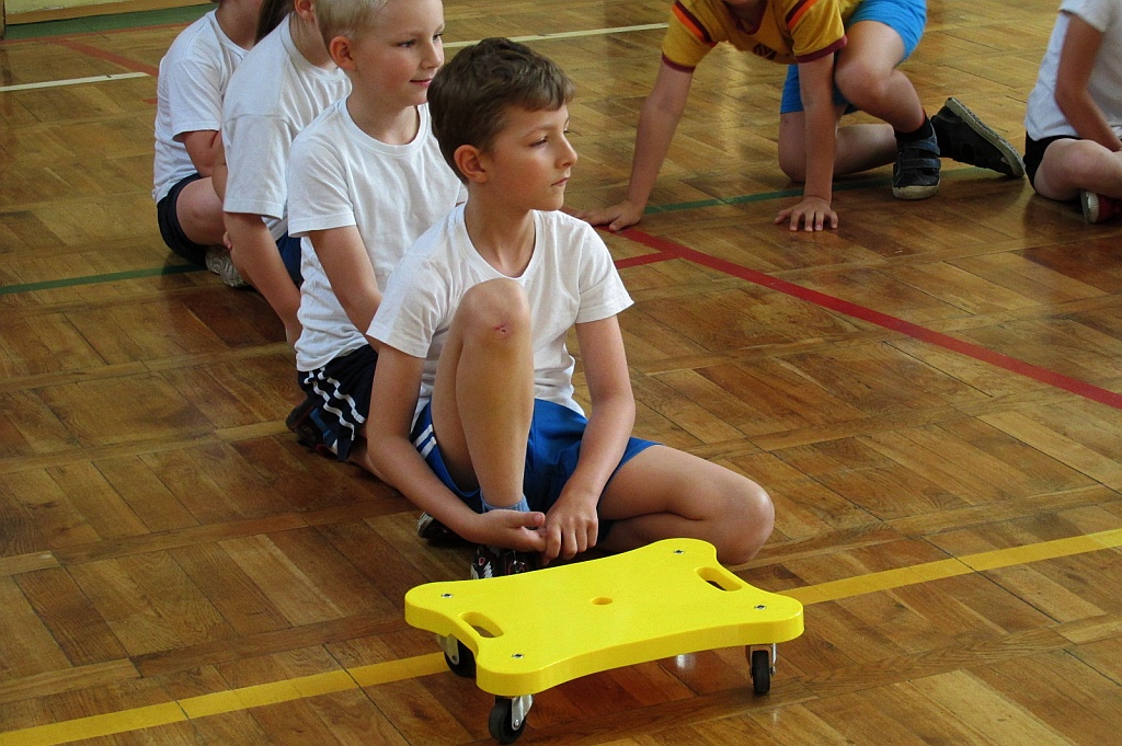 Kolorowe zajęcia sportowe w SP 6
