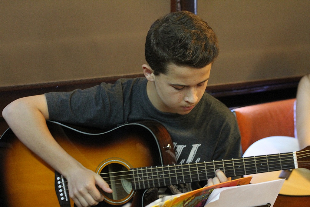 Gitarzyści i plastycy zakończyli zajęcia