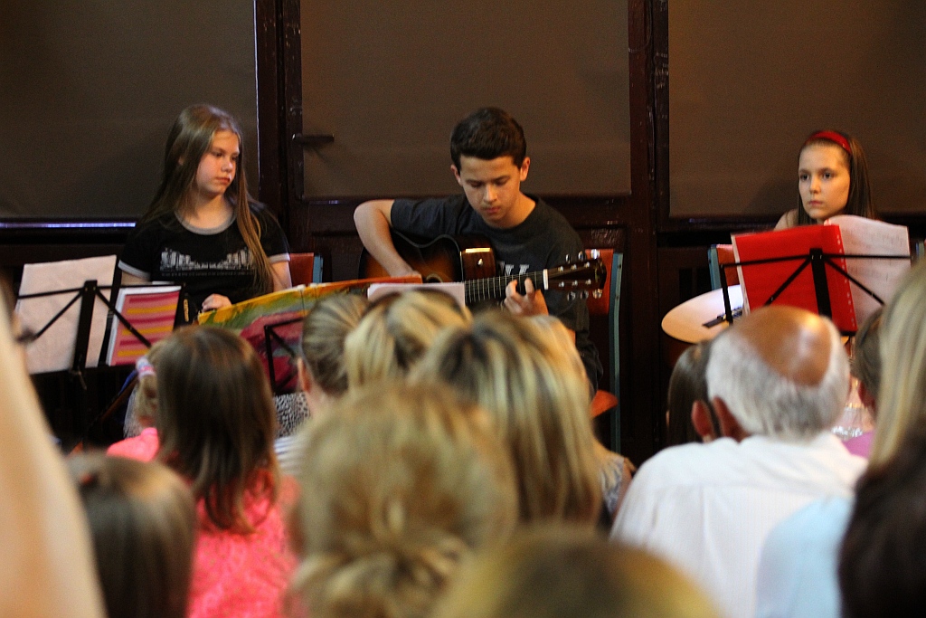 Gitarzyści i plastycy zakończyli zajęcia