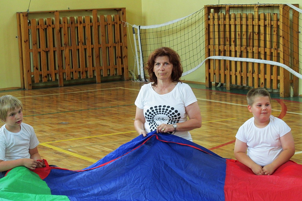 Kolorowe zajęcia sportowe w SP 6