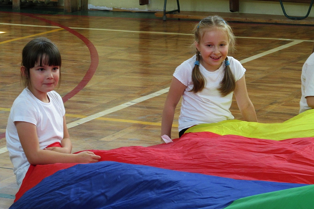 Kolorowe zajęcia sportowe w SP 6
