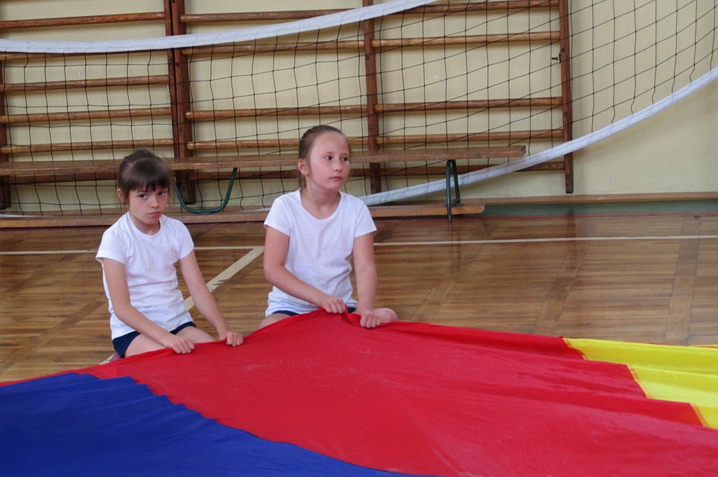 Kolorowe zajęcia sportowe w SP 6