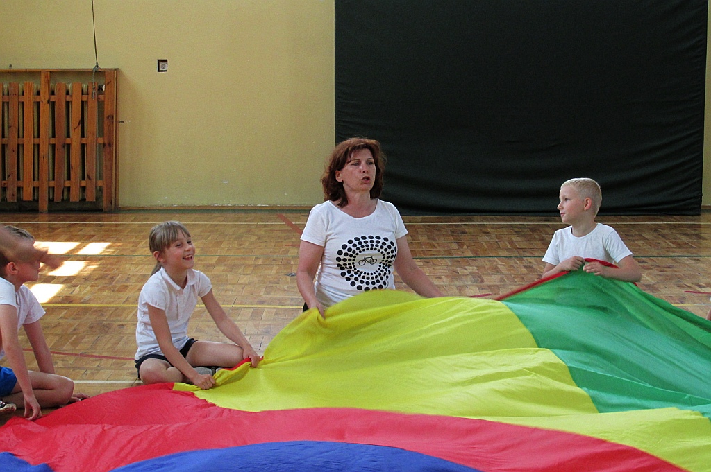 Kolorowe zajęcia sportowe w SP 6