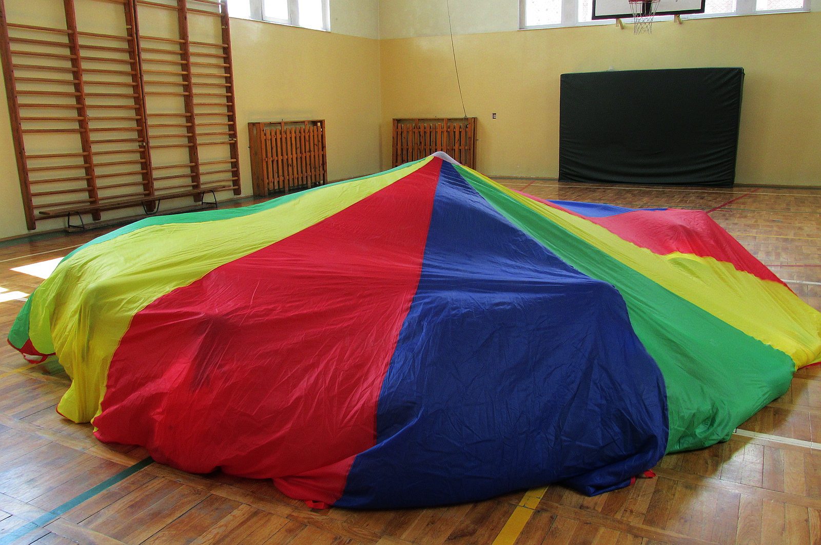 Kolorowe zajęcia sportowe w SP 6