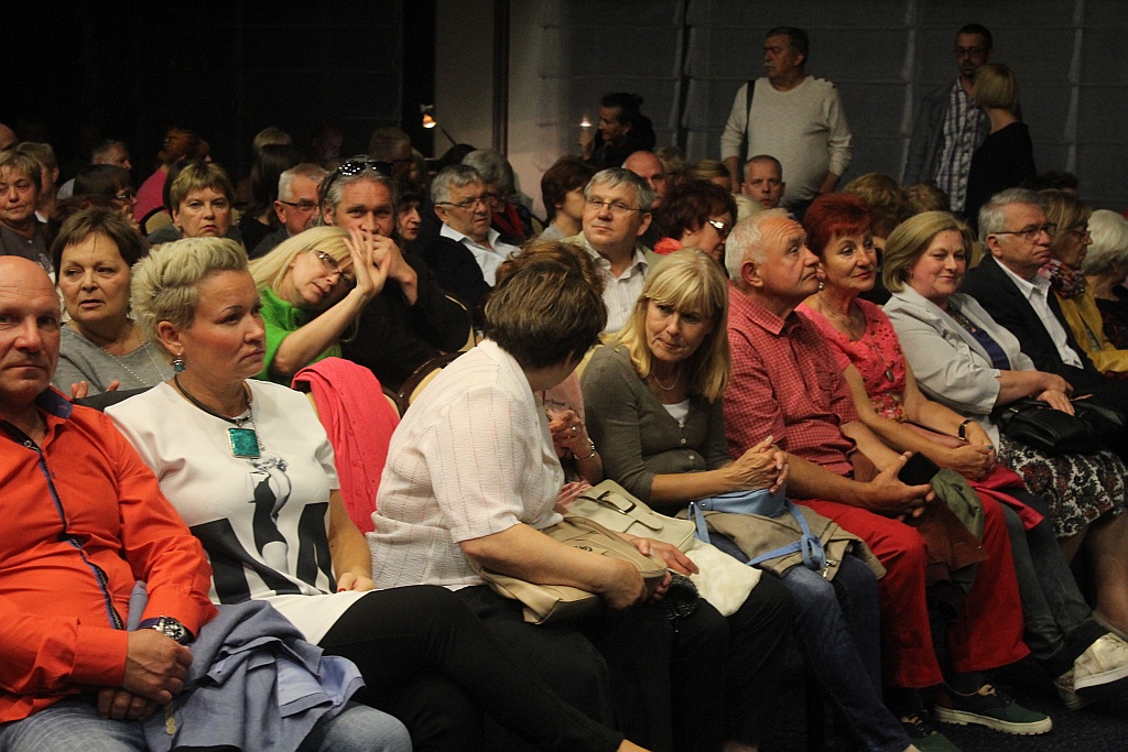 Magda Umer i jej mężczyźni na scenie w Qubusie