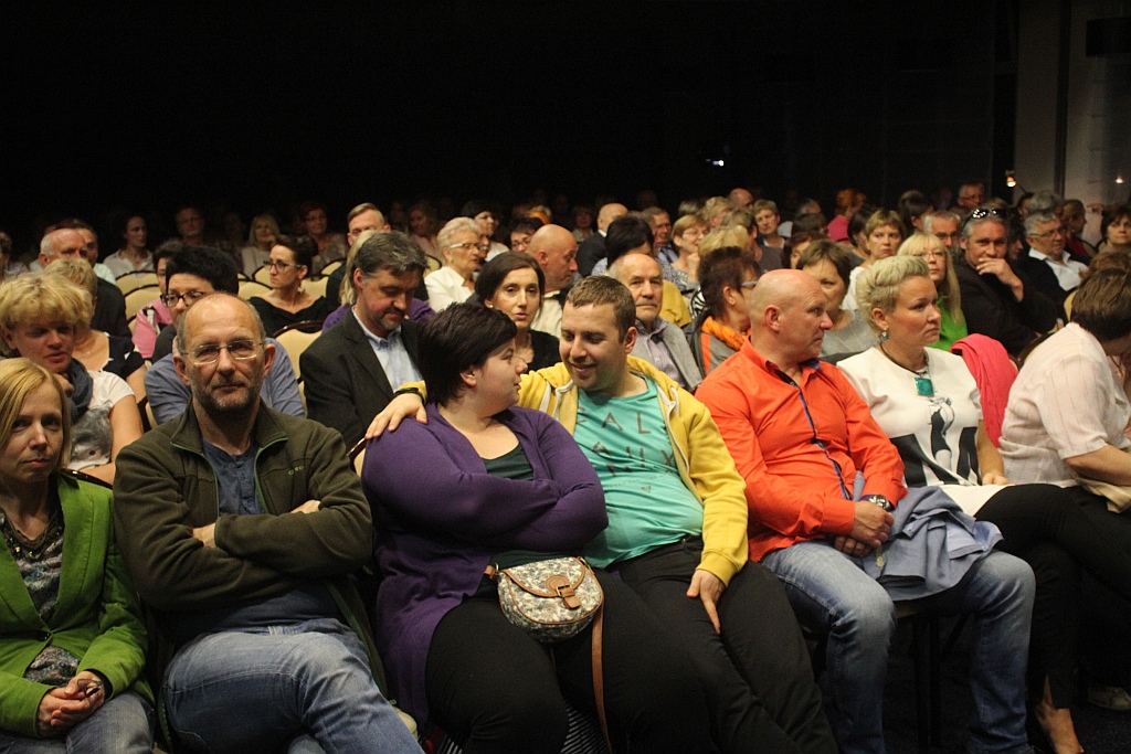 Magda Umer i jej mężczyźni na scenie w Qubusie