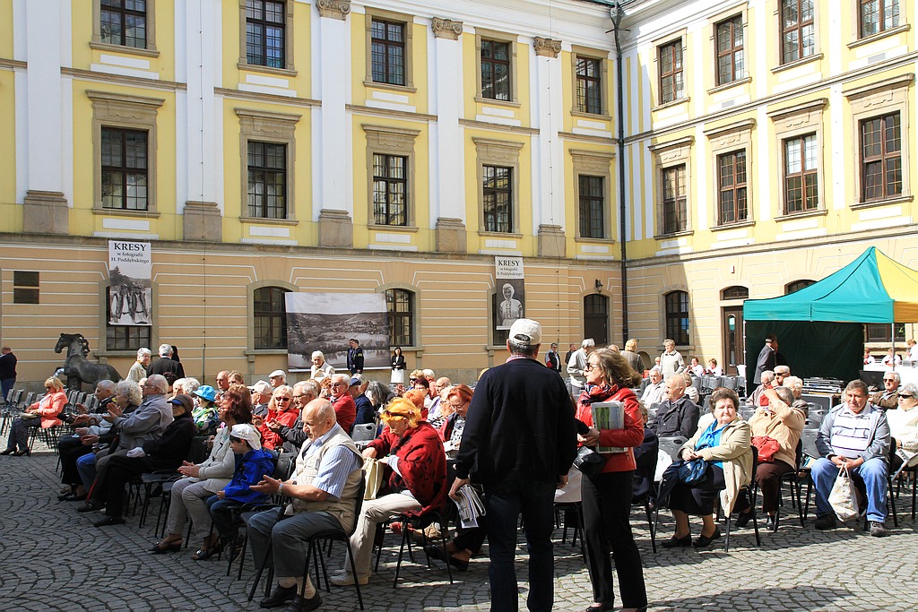Dawnych Kresów czar … na dziedzińcu Akademii Rycerskiej