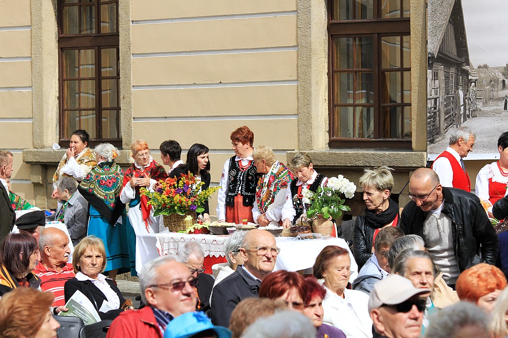 Dawnych Kresów czar … na dziedzińcu Akademii Rycerskiej