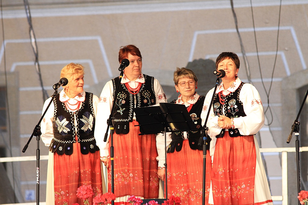 Dawnych Kresów czar … na dziedzińcu Akademii Rycerskiej