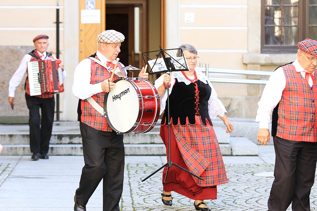 Dawnych Kresów czar … na dziedzińcu Akademii Rycerskiej
