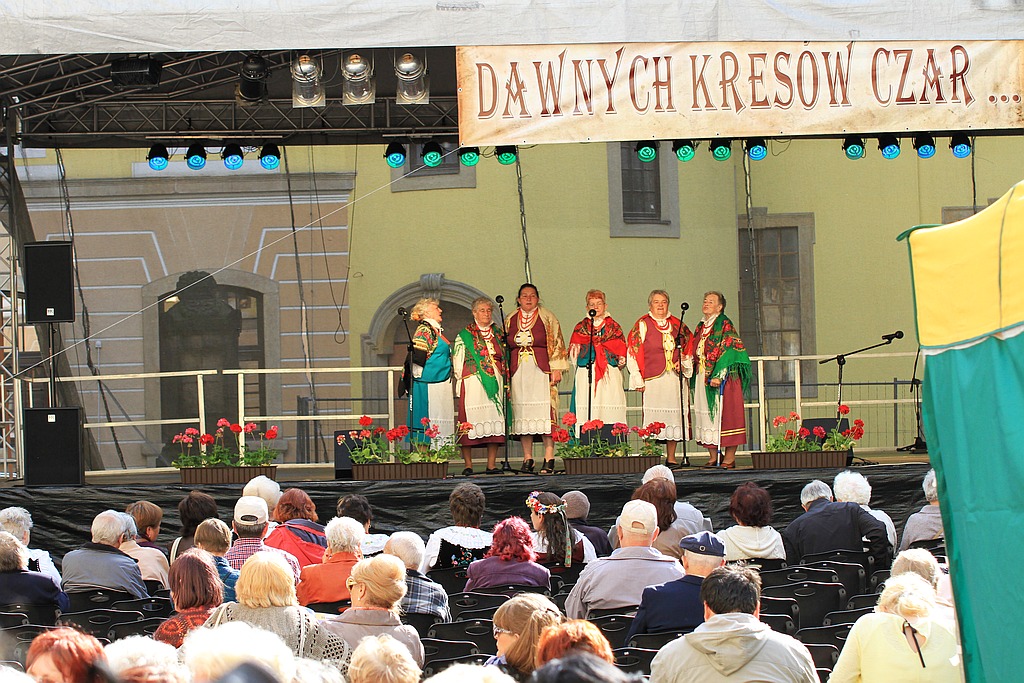 Dawnych Kresów czar … na dziedzińcu Akademii Rycerskiej