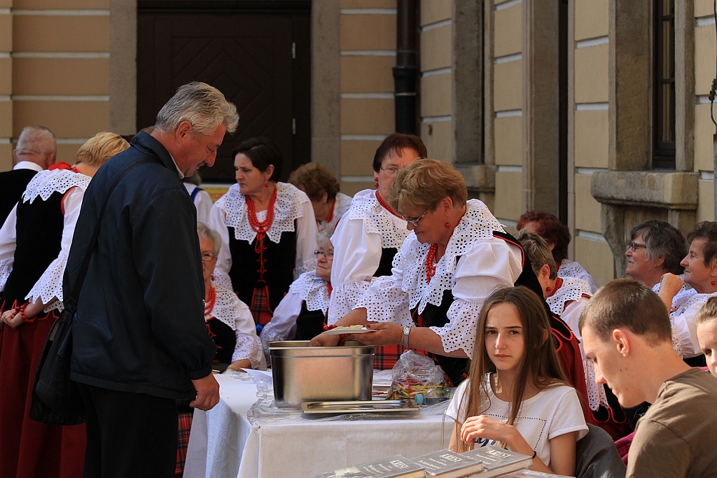 Dawnych Kresów czar … na dziedzińcu Akademii Rycerskiej
