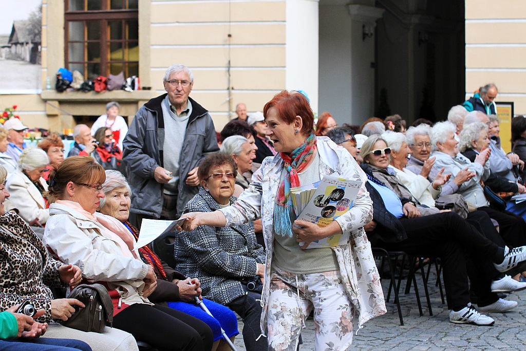 Dawnych Kresów czar … na dziedzińcu Akademii Rycerskiej