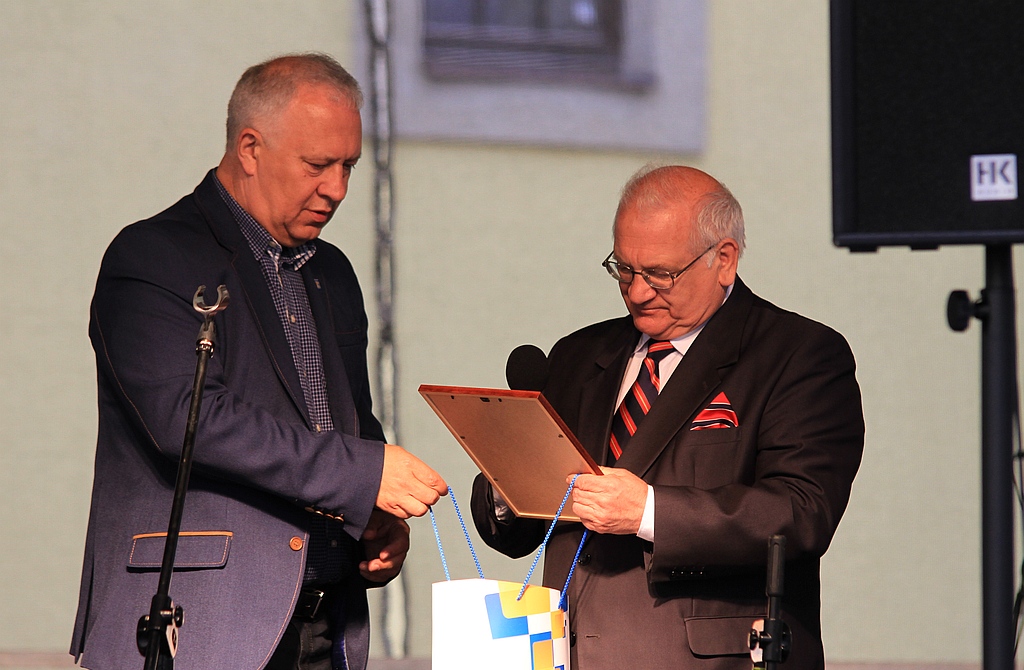 Dawnych Kresów czar … na dziedzińcu Akademii Rycerskiej
