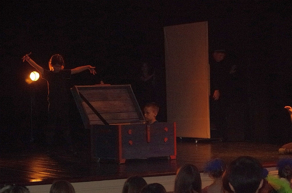 Kolorowa scena Młodzieżowego Centrum Kultury
